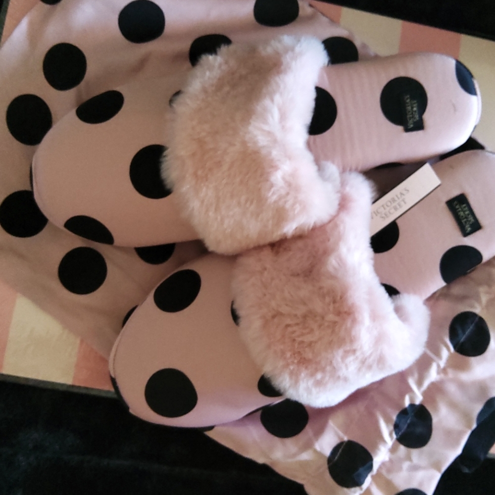 Victoria's Secret Pink Polka Dot Slippers + box - Picture 7 of 7